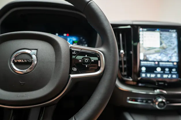 VOLVO XC60 2.0 T8 TE Plus Dark eAWD / Panorama / 360°Kamera / Harman/Kardon / el.Heckklappe