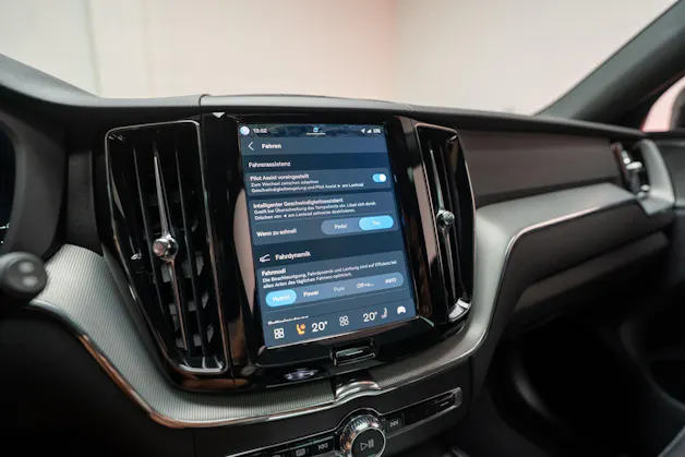 VOLVO XC60 2.0 T8 TE Plus Dark eAWD / Panorama / 360°Kamera / Harman/Kardon / el.Heckklappe