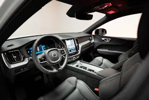 VOLVO XC60 2.0 T8 TE Plus Dark eAWD / Panorama / 360°Kamera / Harman/Kardon / el.Heckklappe
