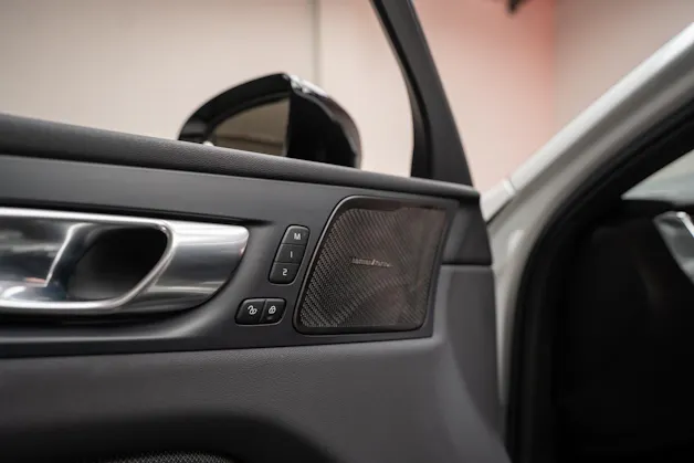 VOLVO XC60 2.0 T8 TE Plus Dark eAWD / Panorama / 360°Kamera / Harman/Kardon / el.Heckklappe