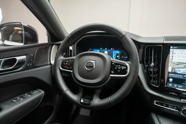 VOLVO XC60 2.0 T8 TE Plus Dark eAWD / Panorama / 360°Kamera / Harman/Kardon / el.Heckklappe