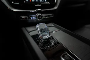 VOLVO XC60 2.0 T8 TE Plus Dark eAWD / Panorama / 360°Kamera / Harman/Kardon / el.Heckklappe