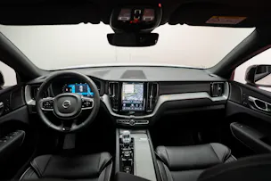 VOLVO XC60 2.0 T8 TE Plus Dark eAWD / Panorama / 360°Kamera / Harman/Kardon / el.Heckklappe
