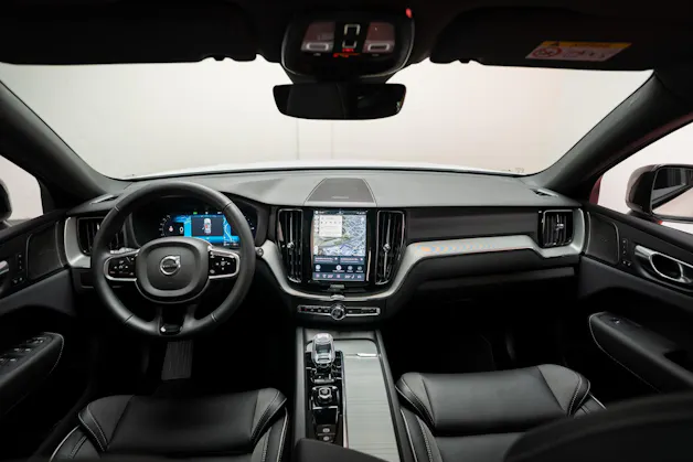 VOLVO XC60 2.0 T8 TE Plus Dark eAWD / Panorama / 360°Kamera / Harman/Kardon / el.Heckklappe