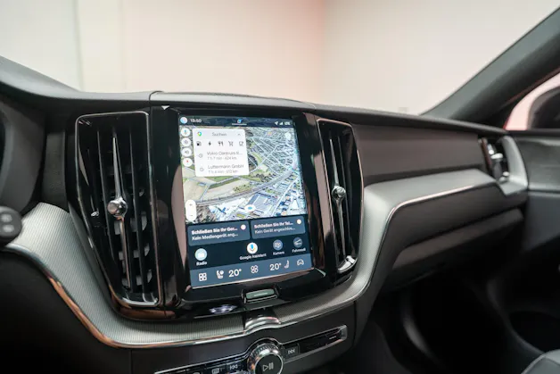 VOLVO XC60 2.0 T8 TE Plus Dark eAWD / Panorama / 360°Kamera / Harman/Kardon / el.Heckklappe