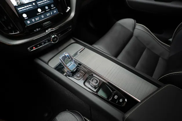 VOLVO XC60 2.0 T8 TE Plus Dark eAWD / Panorama / 360°Kamera / Harman/Kardon / el.Heckklappe
