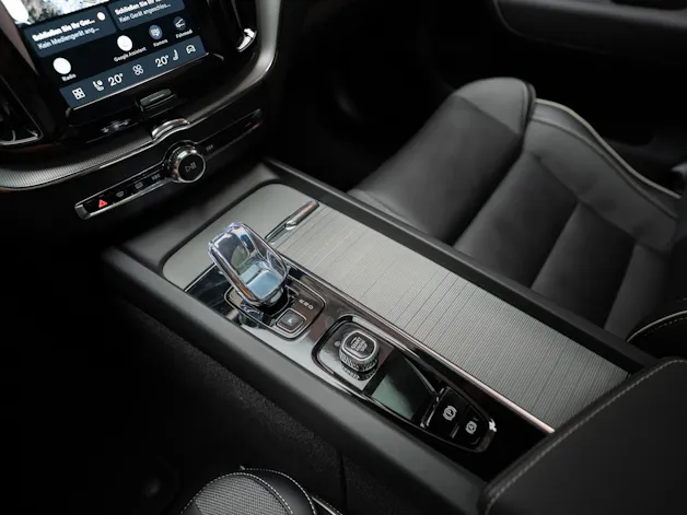VOLVO XC60 2.0 T8 TE Plus Dark eAWD / Panorama / 360°Kamera / Harman/Kardon / el.Heckklappe