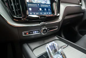 VOLVO XC60 2.0 T8 TE Plus Dark eAWD / Panorama / 360°Kamera / Harman/Kardon / el.Heckklappe