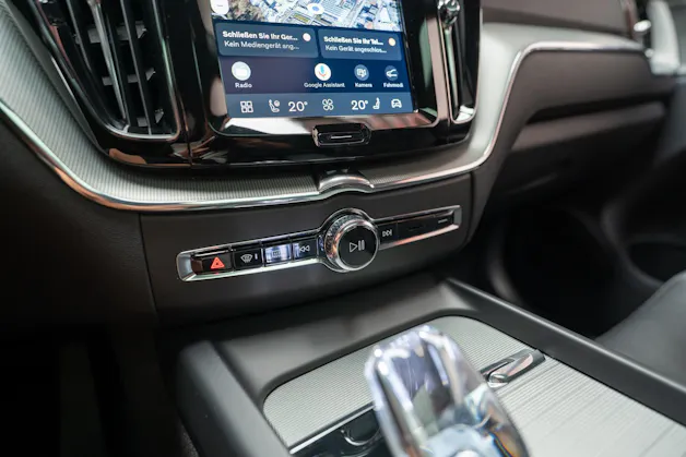 VOLVO XC60 2.0 T8 TE Plus Dark eAWD / Panorama / 360°Kamera / Harman/Kardon / el.Heckklappe