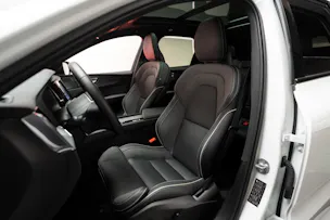 VOLVO XC60 2.0 T8 TE Plus Dark eAWD / Panorama / 360°Kamera / Harman/Kardon / el.Heckklappe