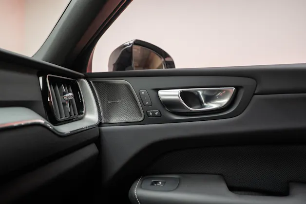 VOLVO XC60 2.0 T8 TE Plus Dark eAWD / Panorama / 360°Kamera / Harman/Kardon / el.Heckklappe