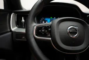 VOLVO XC60 2.0 T8 TE Plus Dark eAWD / Panorama / 360°Kamera / Harman/Kardon / el.Heckklappe