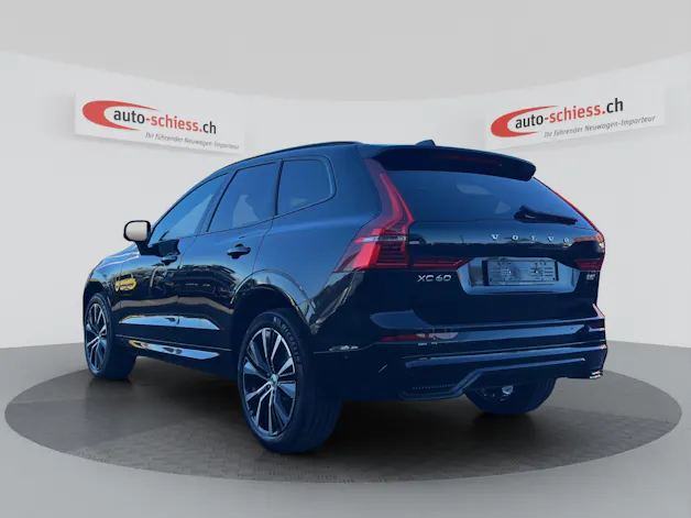 VOLVO XC60 B5 Benzin Mild Hybrid AWD Plus Dark Geartronic
