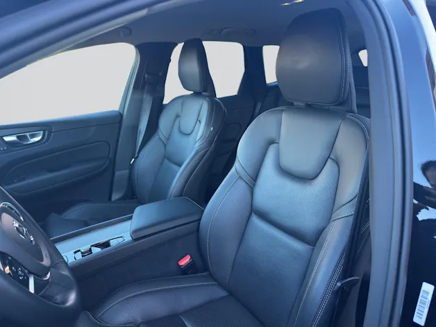 VOLVO XC60 B5 Benzin Mild Hybrid AWD Plus Dark Geartronic