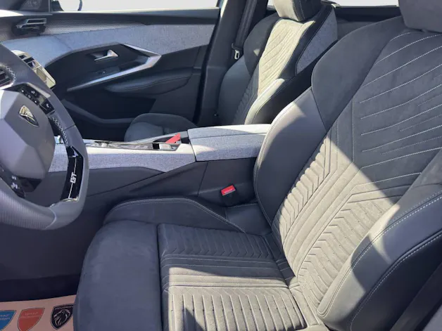 PEUGEOT 5008 1.2 Hybrid GT Exclusive