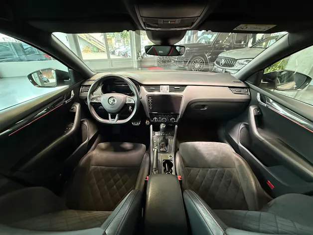 SKODA Octavia Combi 2.0 TSI RS Final Edition DSG