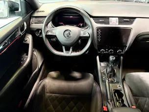 SKODA Octavia Combi 2.0 TSI RS Final Edition DSG