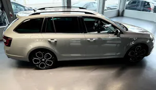 SKODA Octavia Combi 2.0 TSI RS Final Edition DSG