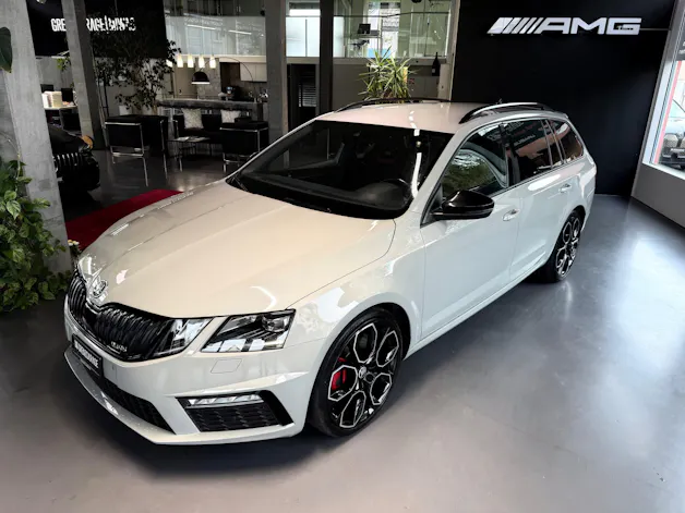 SKODA Octavia Combi 2.0 TSI RS Final Edition DSG