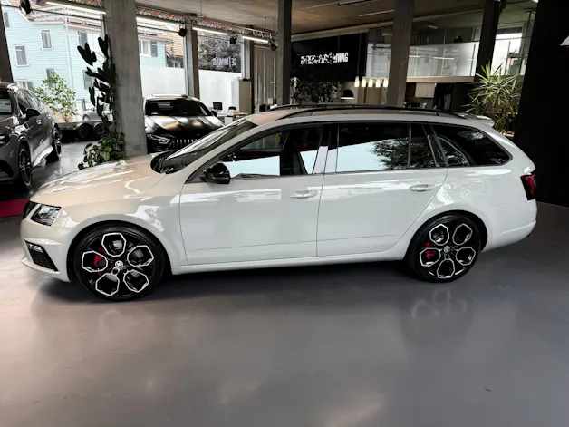 SKODA Octavia Combi 2.0 TSI RS Final Edition DSG