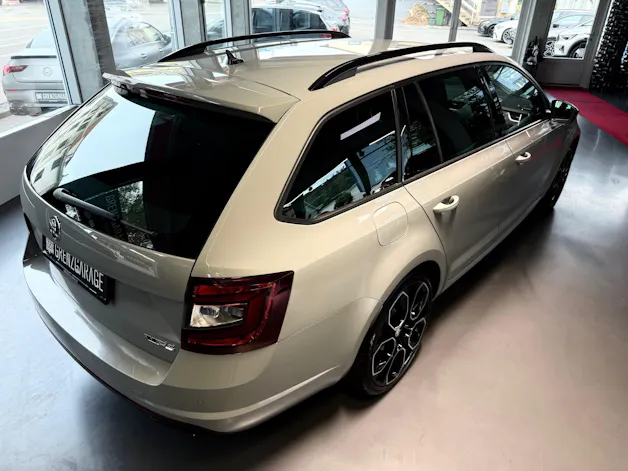 SKODA Octavia Combi 2.0 TSI RS Final Edition DSG
