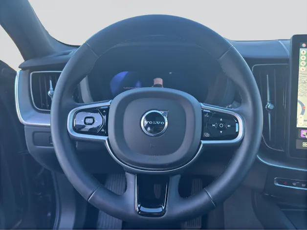 VOLVO XC60 B5 Benzin Mild Hybrid AWD Plus Black Edition