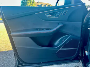 AUDI RSQ8 quattro