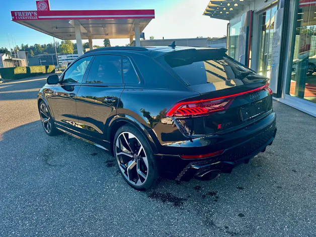 AUDI RSQ8 quattro