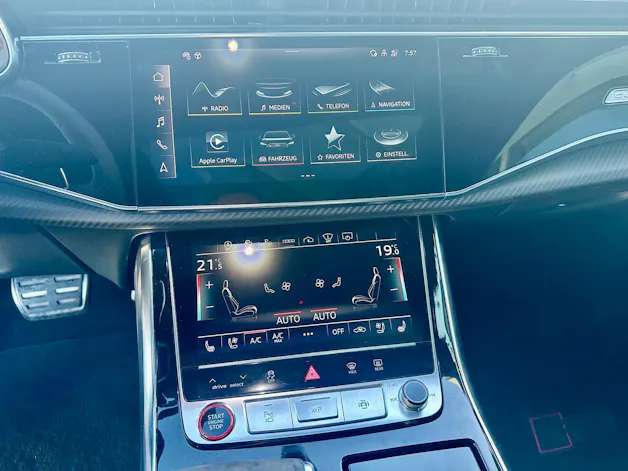 AUDI RSQ8 quattro
