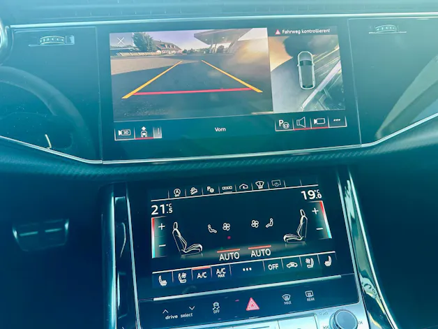 AUDI RSQ8 quattro
