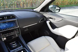 Jaguar F-Pace 3.0 V6 First Edition AWD Automatik