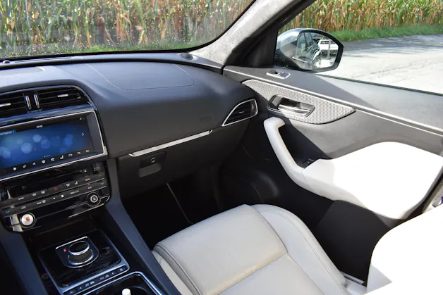 Jaguar F-Pace 3.0 V6 First Edition AWD Automatik