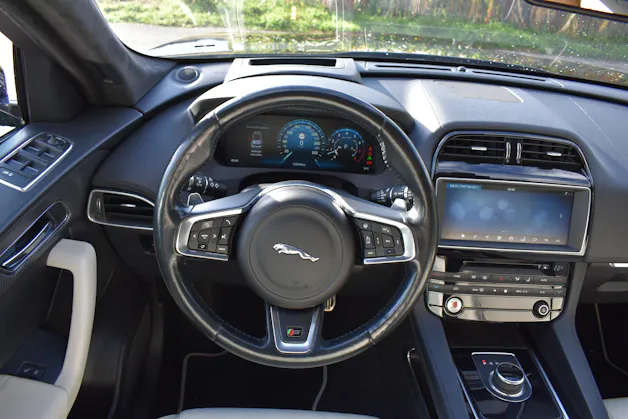 Jaguar F-Pace 3.0 V6 First Edition AWD Automatik