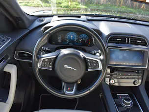 Jaguar F-Pace 3.0 V6 First Edition AWD Automatik