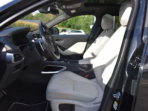 Jaguar F-Pace 3.0 V6 First Edition AWD Automatik