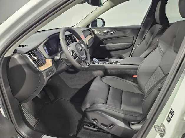 VOLVO XC60 2.0 T6 TE Plus Dark eAWD