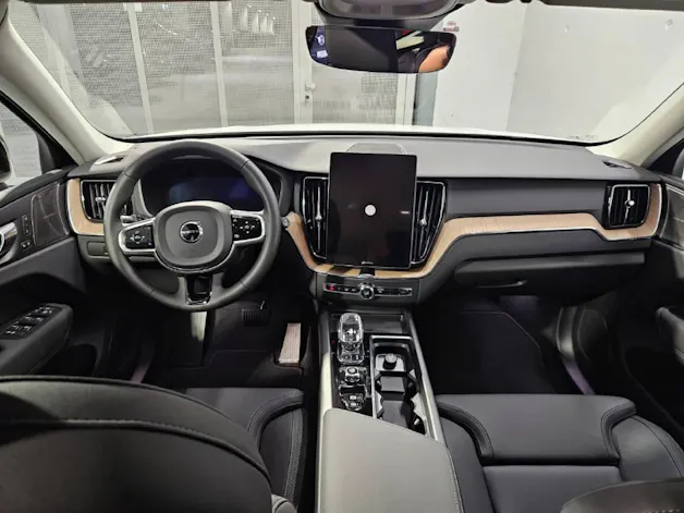 VOLVO XC60 2.0 T6 TE Plus Dark eAWD