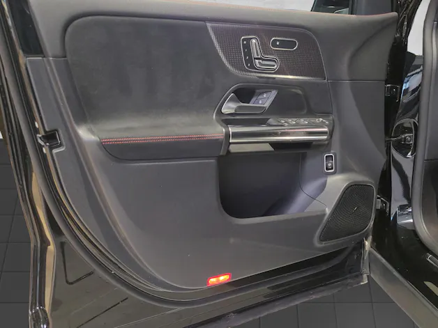 MERCEDES-BENZ EQA 300 AMG Line 4Matic