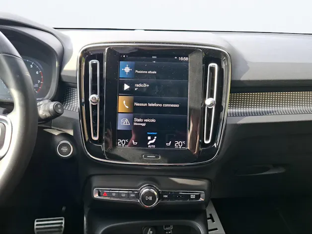 VOLVO XC40 B4 Benzin Mild Hybrid AWD R-Design Geartronic