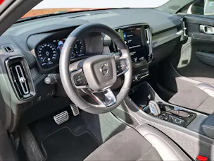 VOLVO XC40 B4 Benzin Mild Hybrid AWD R-Design Geartronic