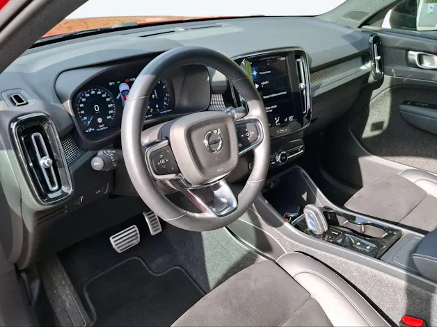 VOLVO XC40 B4 Benzin Mild Hybrid AWD R-Design Geartronic