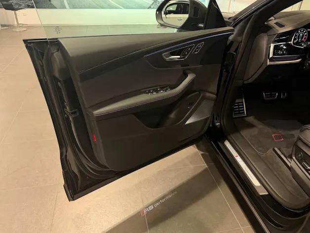 AUDI RSQ8 performance quattro