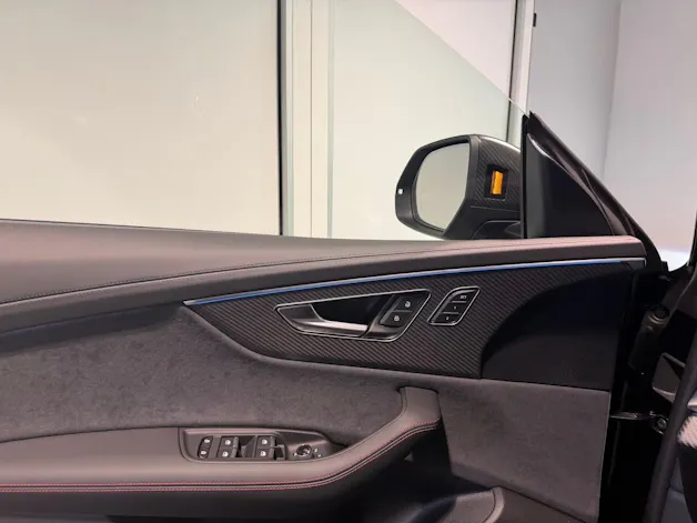 AUDI RSQ8 performance quattro