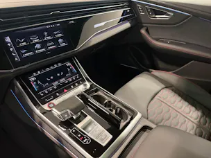 AUDI RSQ8 performance quattro