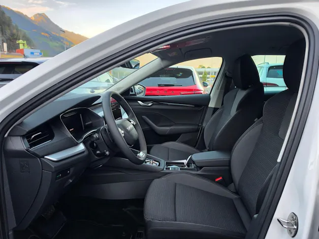 SKODA Octavia Combi 1.5 TSI mHEV DSG Selection