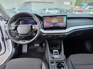 SKODA Octavia Combi 1.5 TSI mHEV DSG Selection