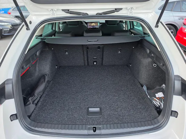 SKODA Octavia Combi 1.5 TSI mHEV DSG Selection