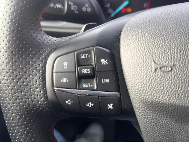 FORD Focus Station Wagon 1.0i EcoB Hybrid 155 ST-Line