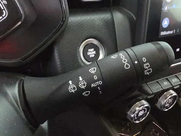 RENAULT Clio 1.6 E-Tech Intens