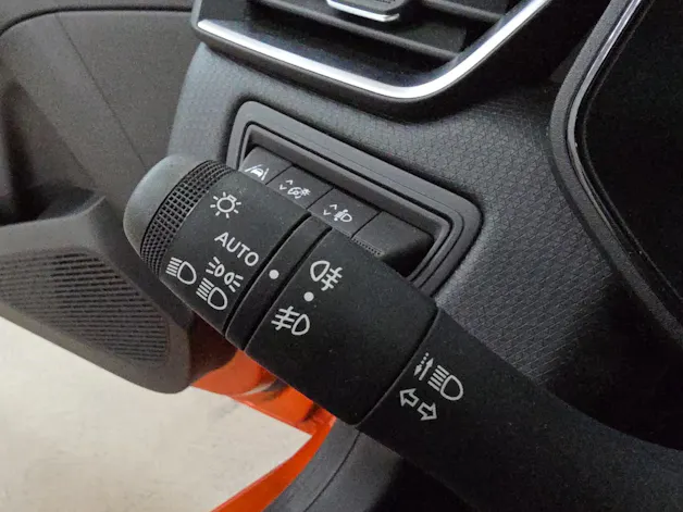 RENAULT Clio 1.6 E-Tech Intens